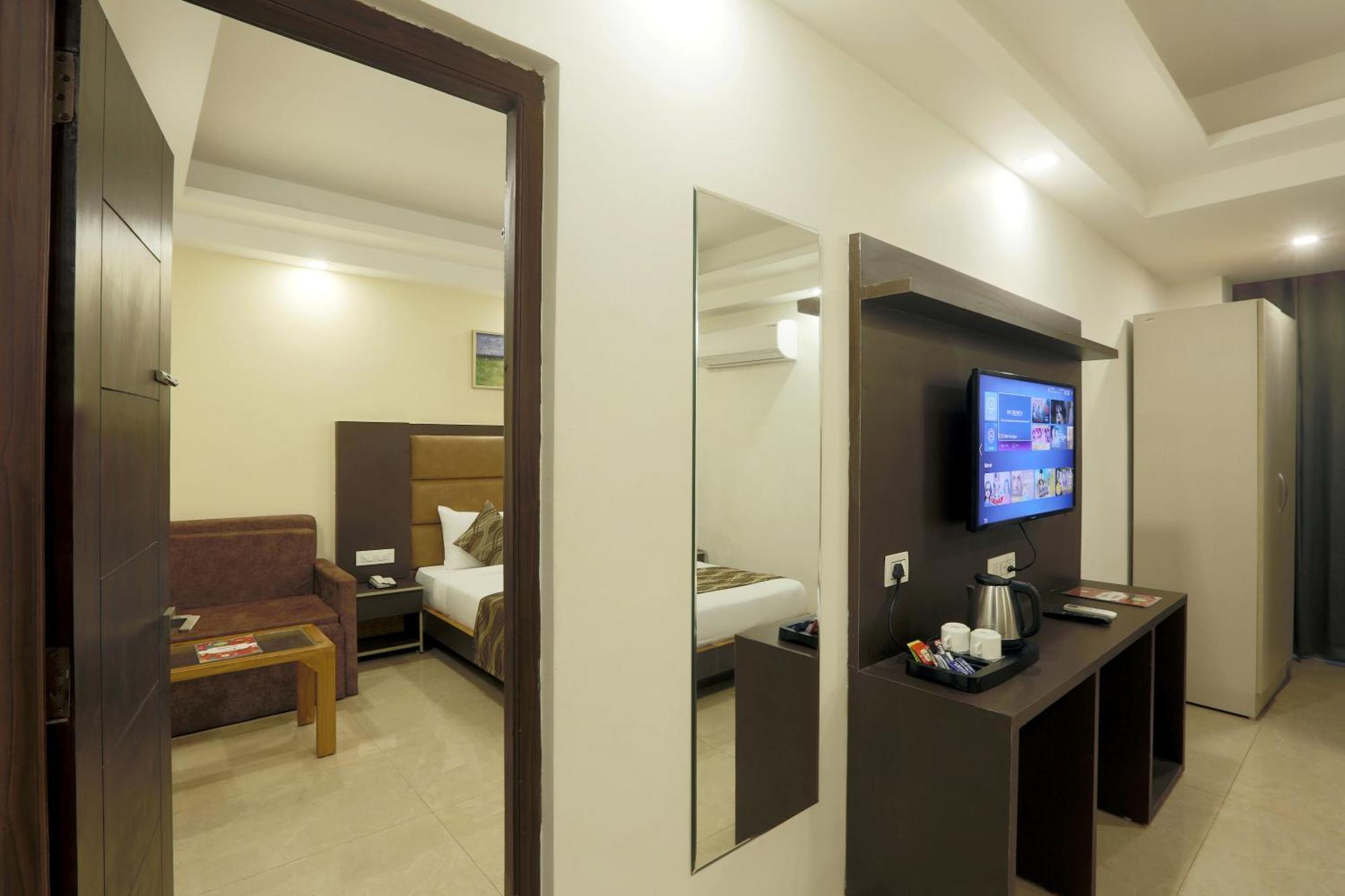 Hotel Deluxe Stay Inn - Near Delhi Airport นิวเดลี ภายนอก รูปภาพ