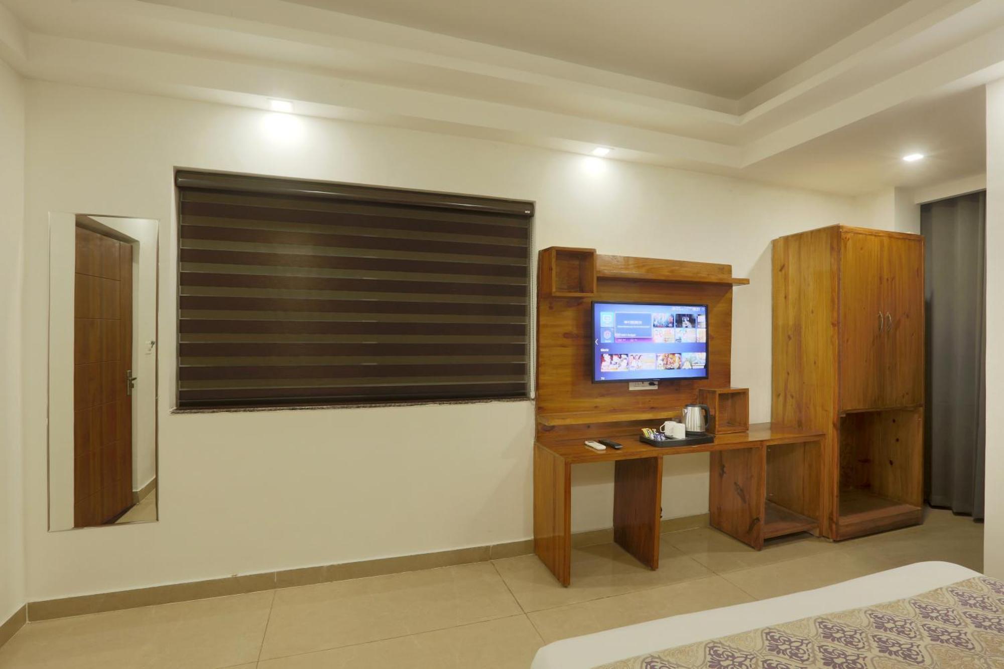 Hotel Deluxe Stay Inn - Near Delhi Airport นิวเดลี ภายนอก รูปภาพ