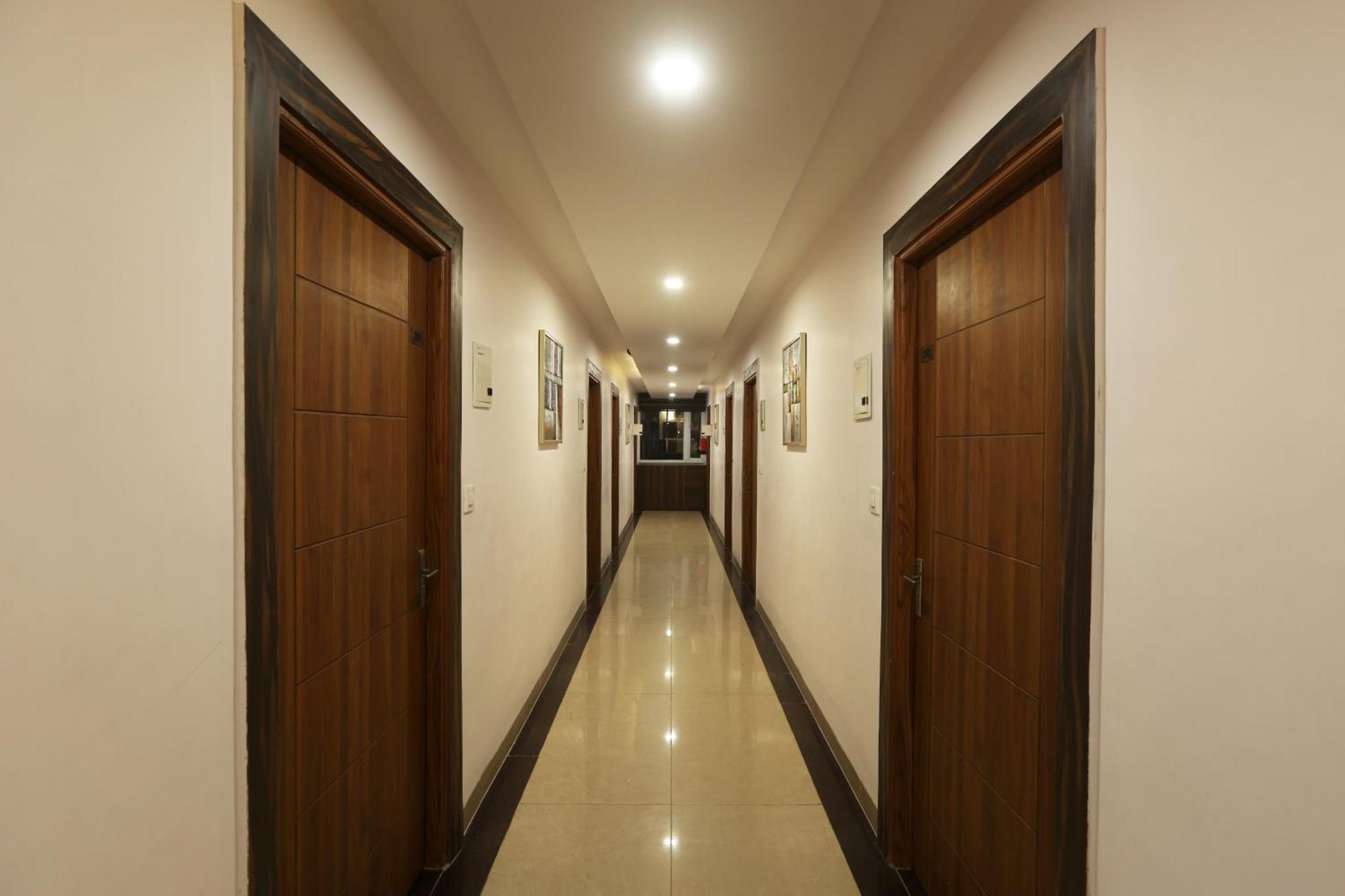 Hotel Deluxe Stay Inn - Near Delhi Airport นิวเดลี ภายนอก รูปภาพ