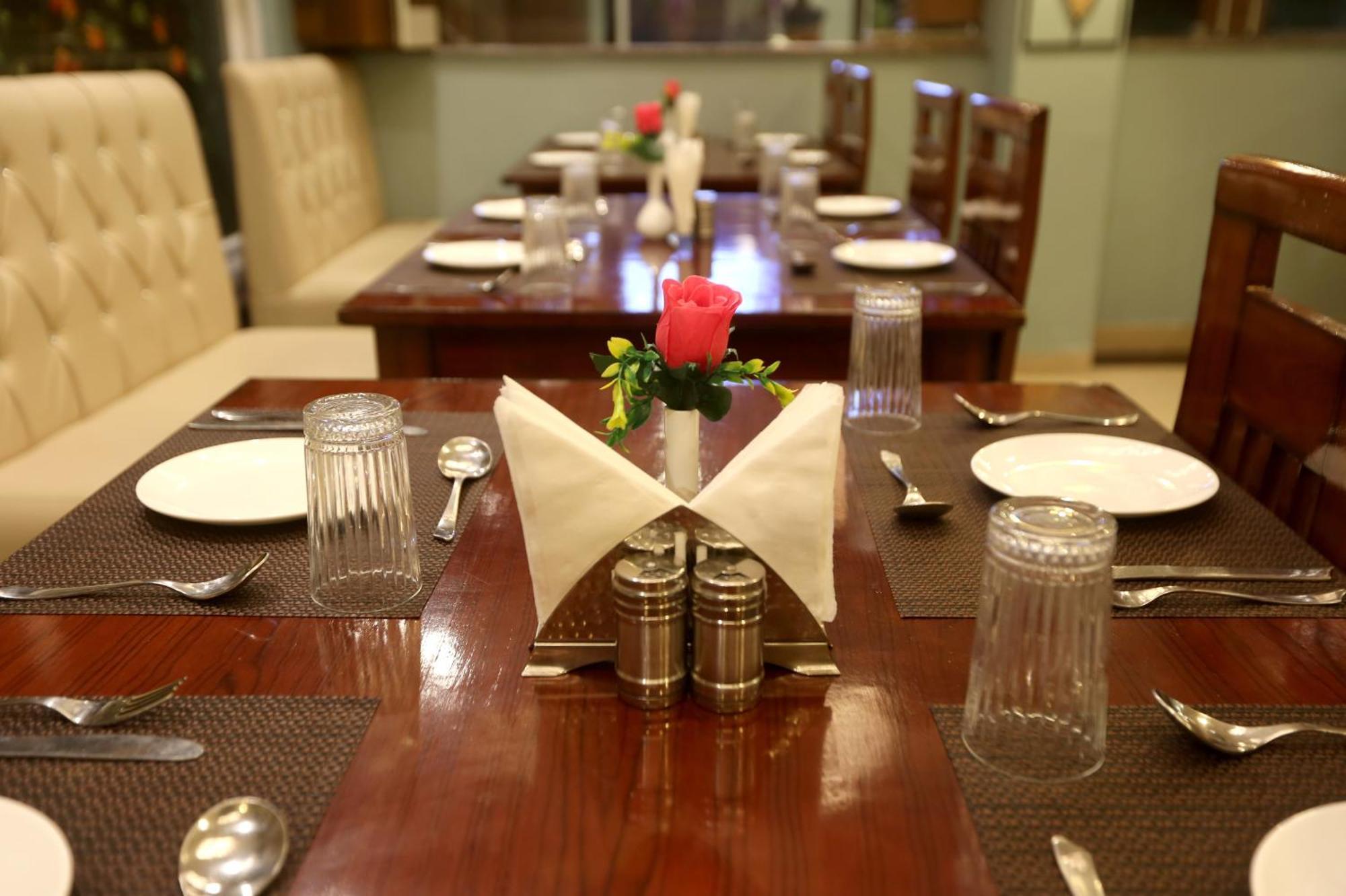 Hotel Deluxe Stay Inn - Near Delhi Airport นิวเดลี ภายนอก รูปภาพ